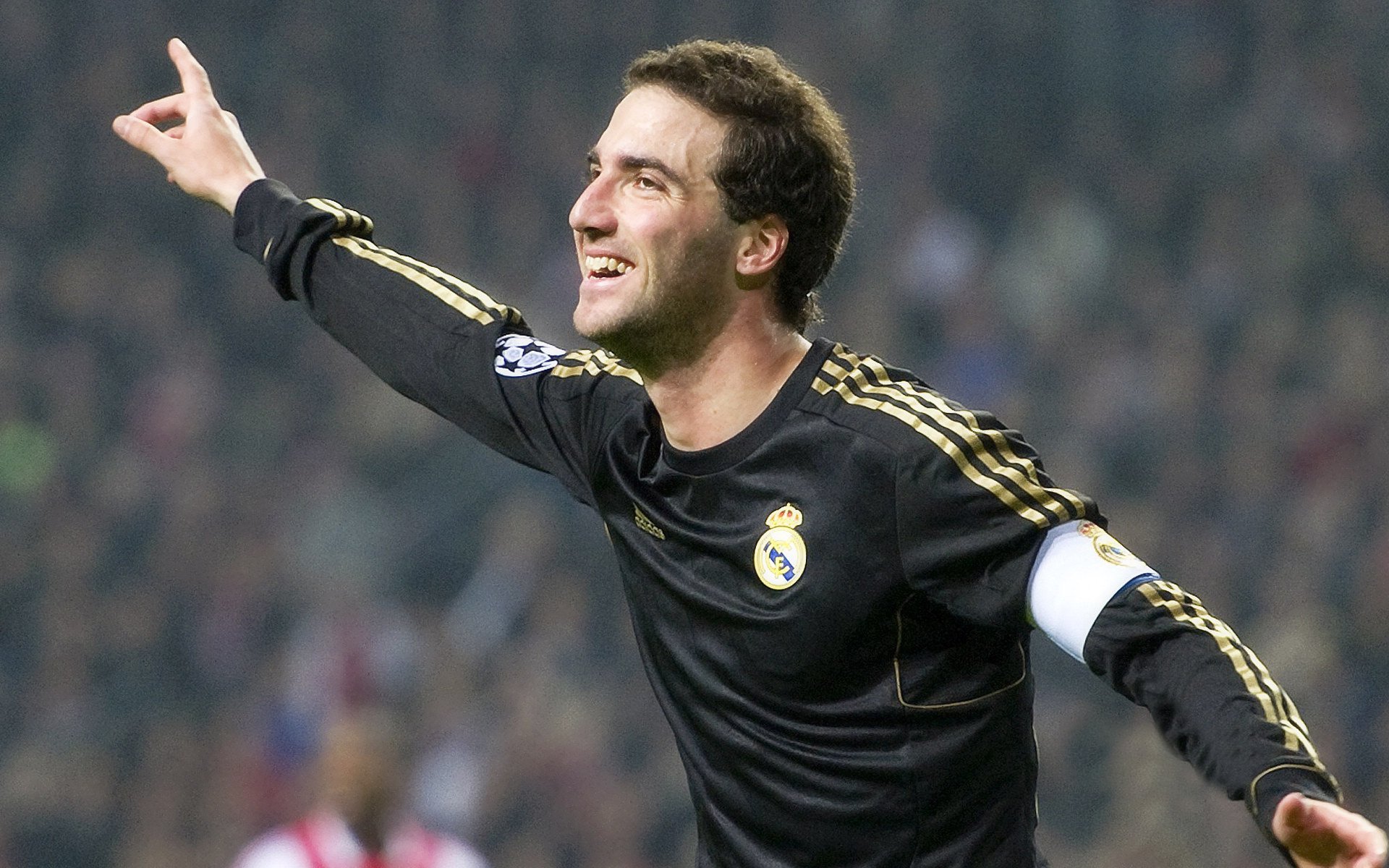 弗朗索瓦·霍尔茨豪伊泽：坚实的防线与精准的传球，南非队的核心保障