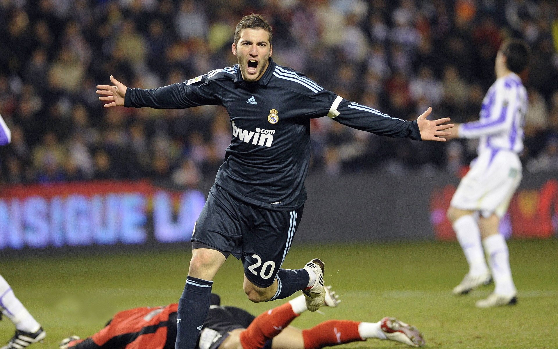 梅西在国家队再度破门，助阿根廷稳步前行